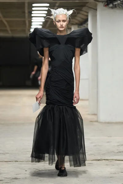 Look 10